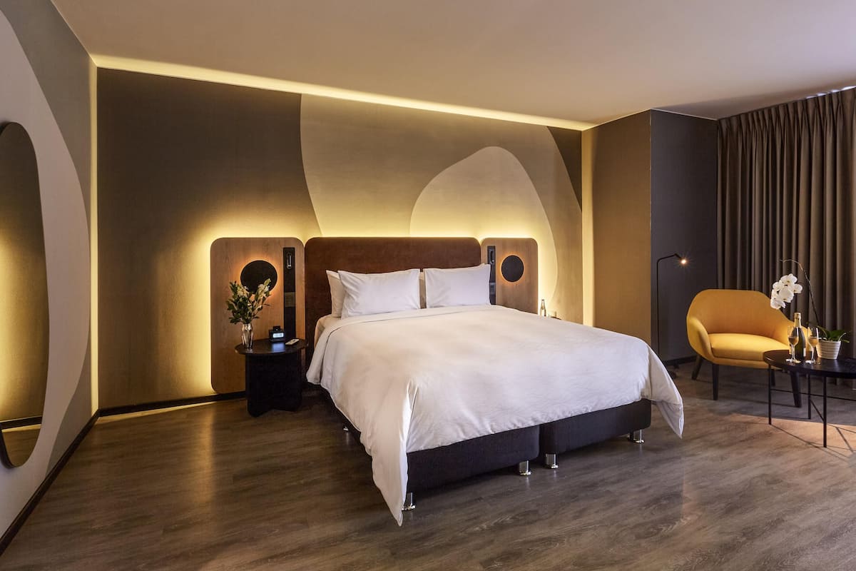Suite ejecutiva, 1 cama de matrimonio grande | Minibar, caja fuerte, escritorio y sistema de insonorización