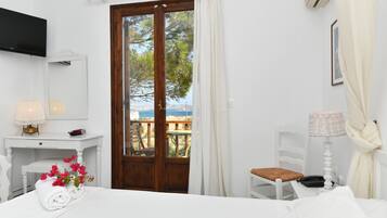 Standard Room | In-room safe, desk, soundproofing, iron/ironing board