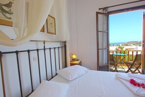 Enkeltrom | Safe på rommet, skrivebord, lydisolert og strykejern/-brett