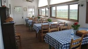 Dining - The Pelican Inn (Pawleys Island)