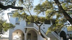 Front of property - The Pelican Inn (Pawleys Island)