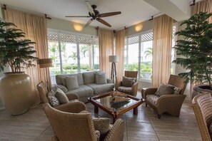 Lobby sitting area - Miranda Bayahibe (San Rafael del Yuma)