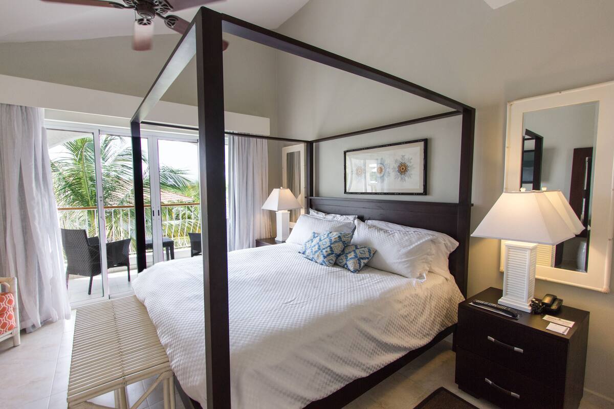 Premium bedding, down comforters, in-room safe, desk