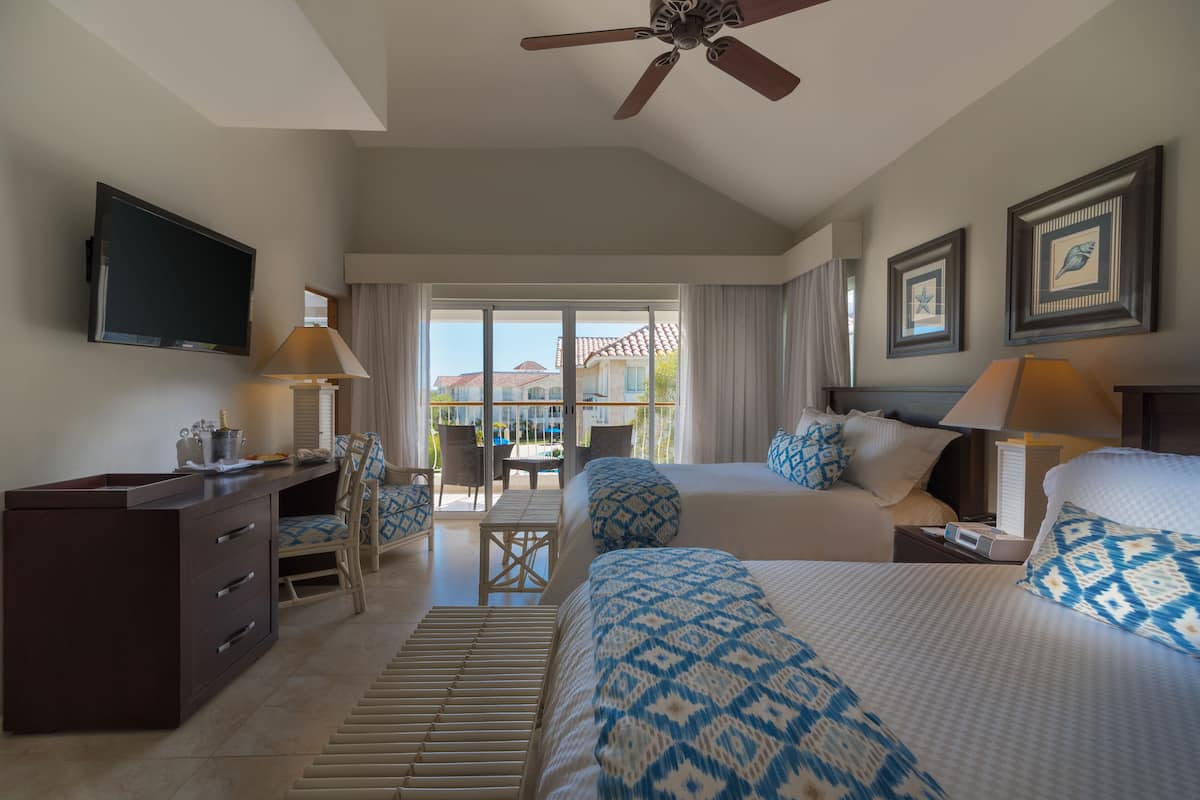 Premium bedding, down comforters, in-room safe, desk