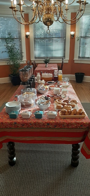 Free daily continental breakfast