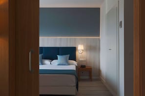 1 bedroom, premium bedding, in-room safe, desk