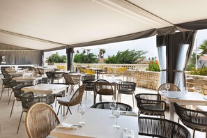 2 restaurants; breakfast, lunch, and dinner served - Alua Illa de Menorca Hotel (Sant Lluis)