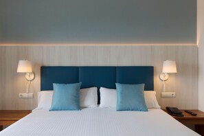Premium bedding, in-room safe, desk, laptop workspace - Alua Illa de Menorca Hotel (Sant Lluis)