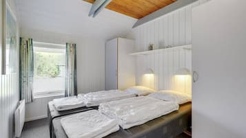 Comfort 8 | Individually decorated, individually furnished, iron/ironing board