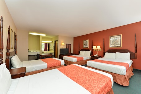 Room, Berbilang Katil, Non Smoking (Family Suite) | Meja, seterika/papan seterika . Americas Best Value Inn & Suites Sheridan