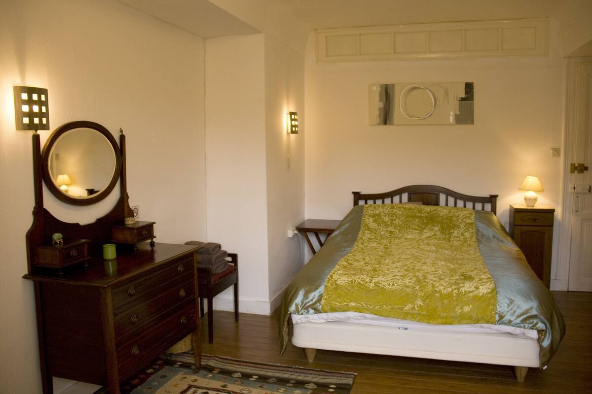 Suite, 1 Bedroom, Courtyard View | Individually decorated, individually furnished, iron/ironing board