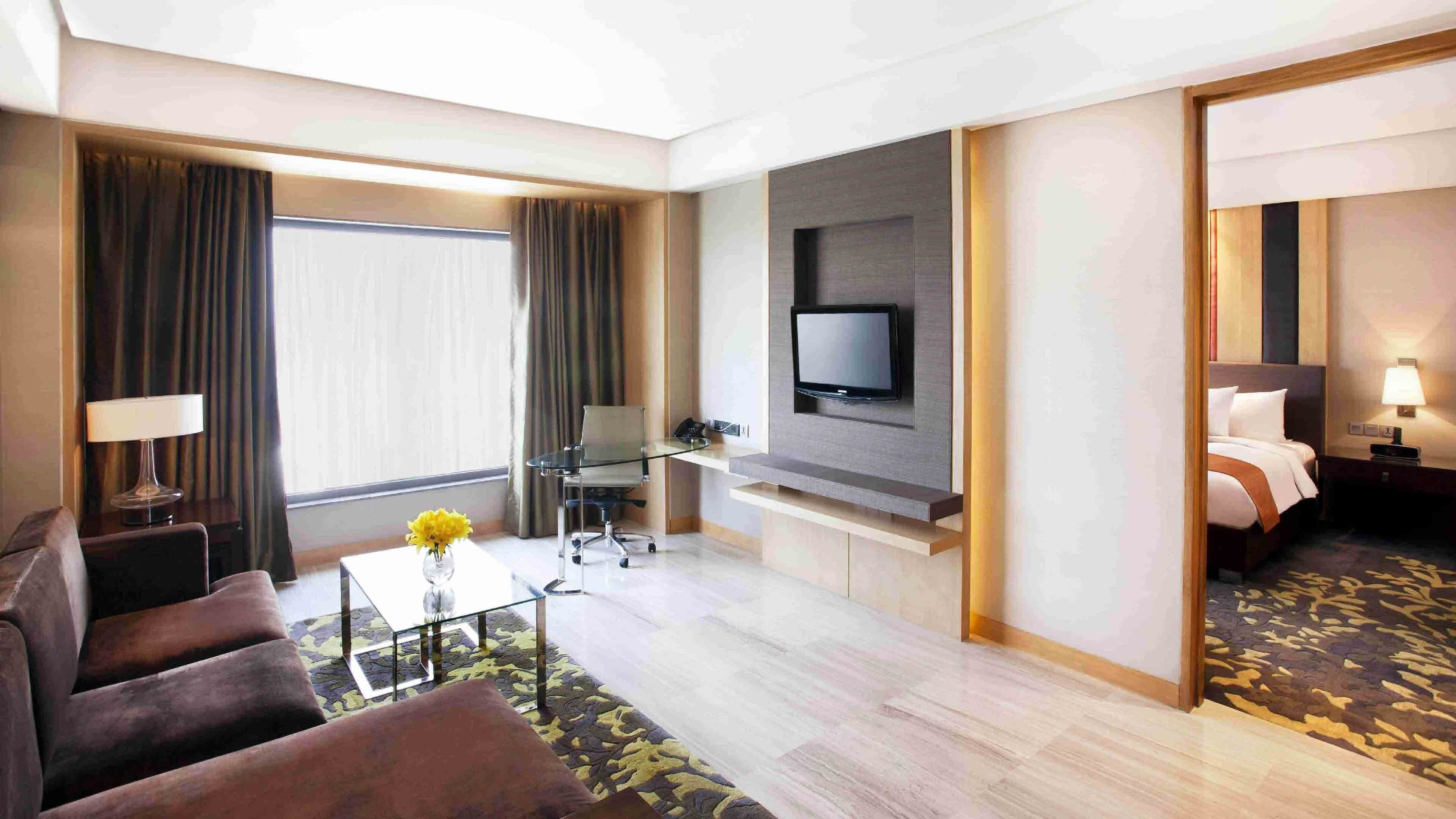 suite, 1 bedroom | 1 bedroom, in-room safe, laptop workspace, blackout curtains