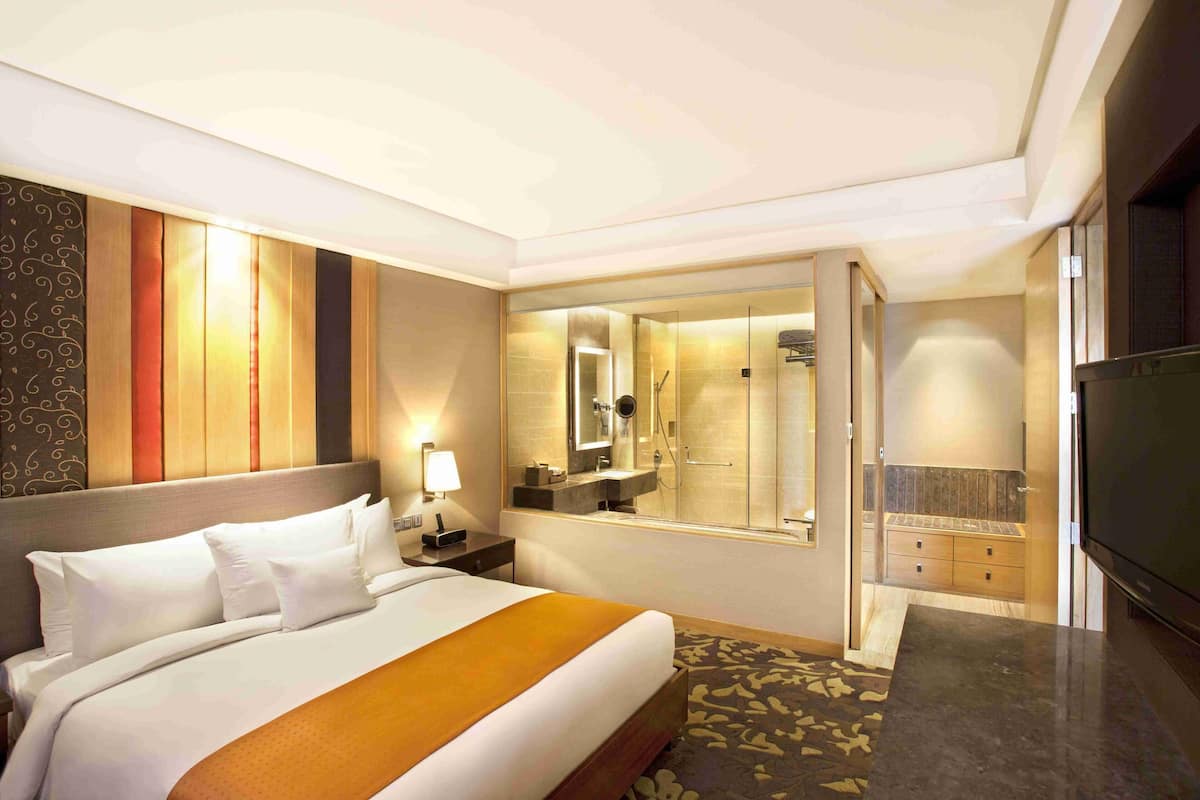 1 bedroom, minibar, in-room safe, desk