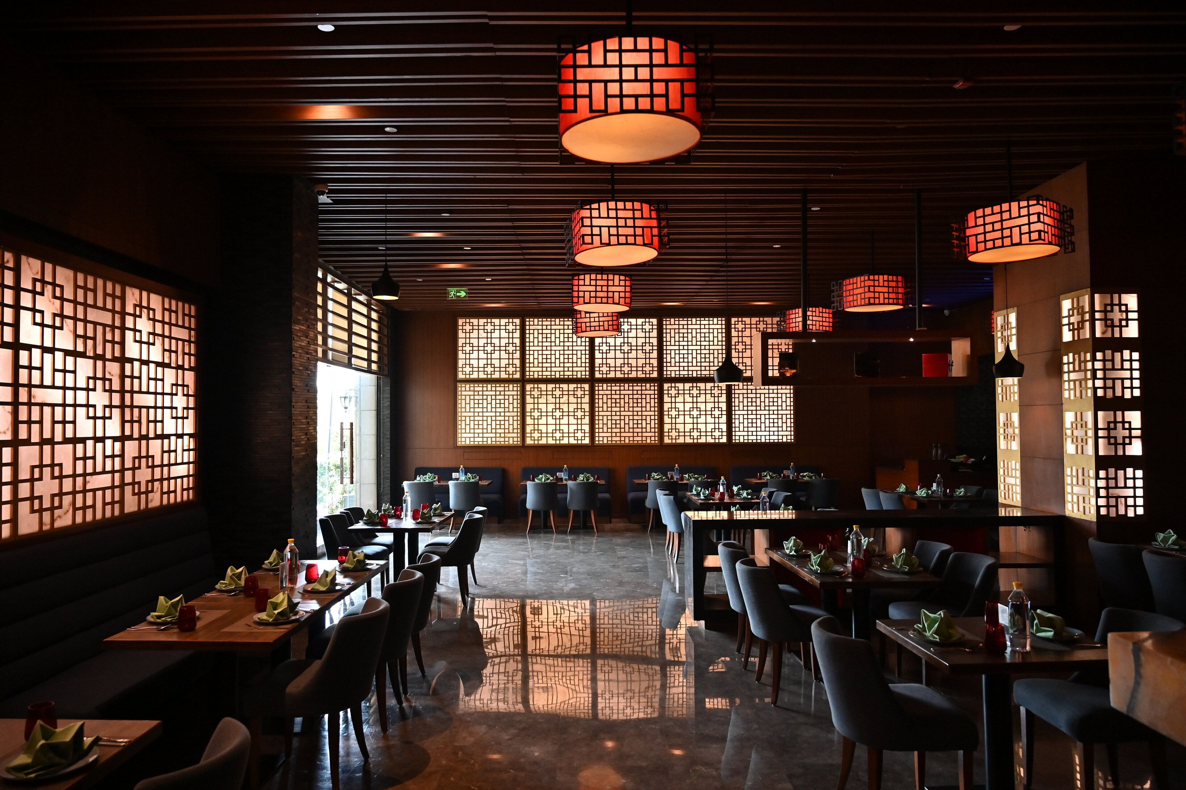 2 restaurants, dinner served, Chinese cuisine