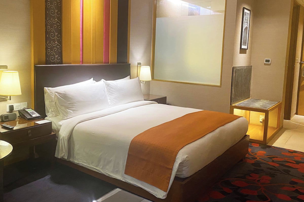 1 bedroom, in-room safe, laptop workspace, blackout drapes