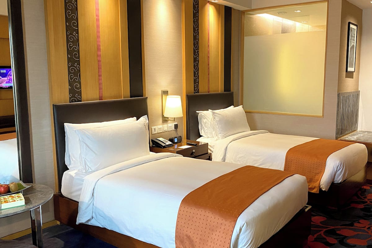 1 bedroom, in-room safe, laptop workspace, blackout drapes