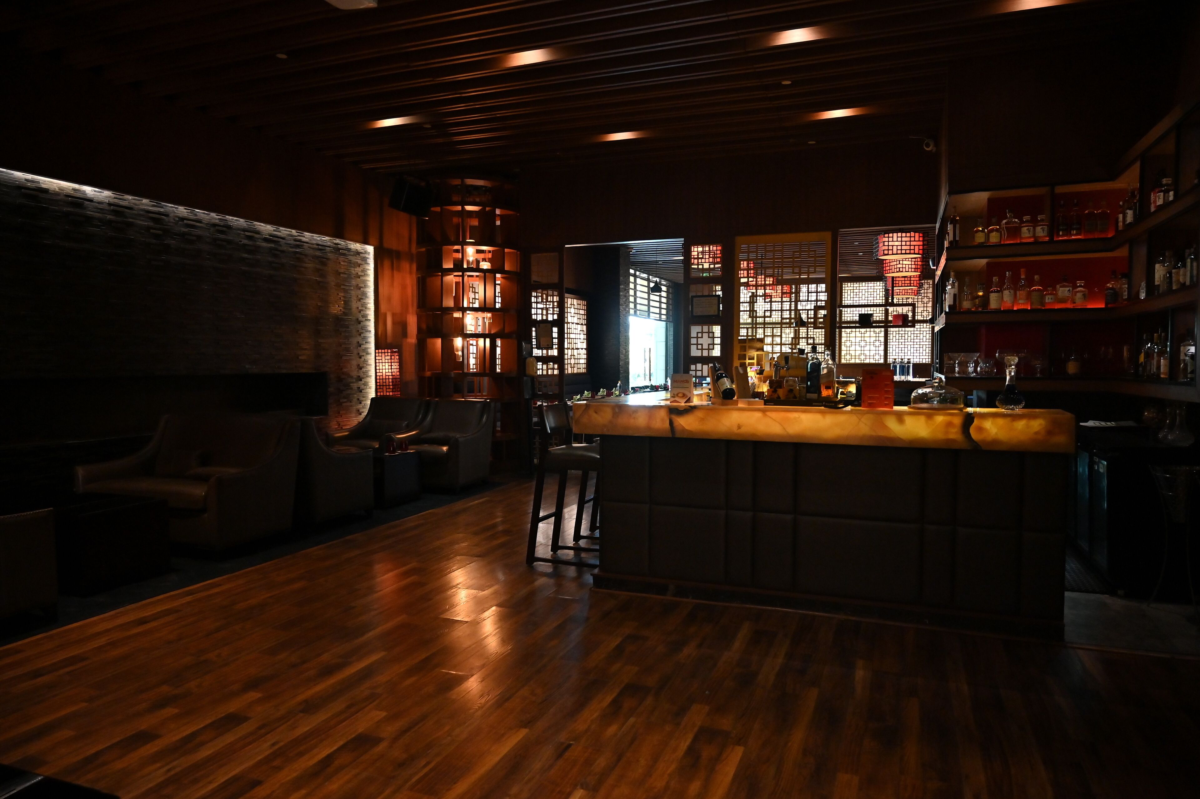 2 restaurants, dinner served, chinese cuisine