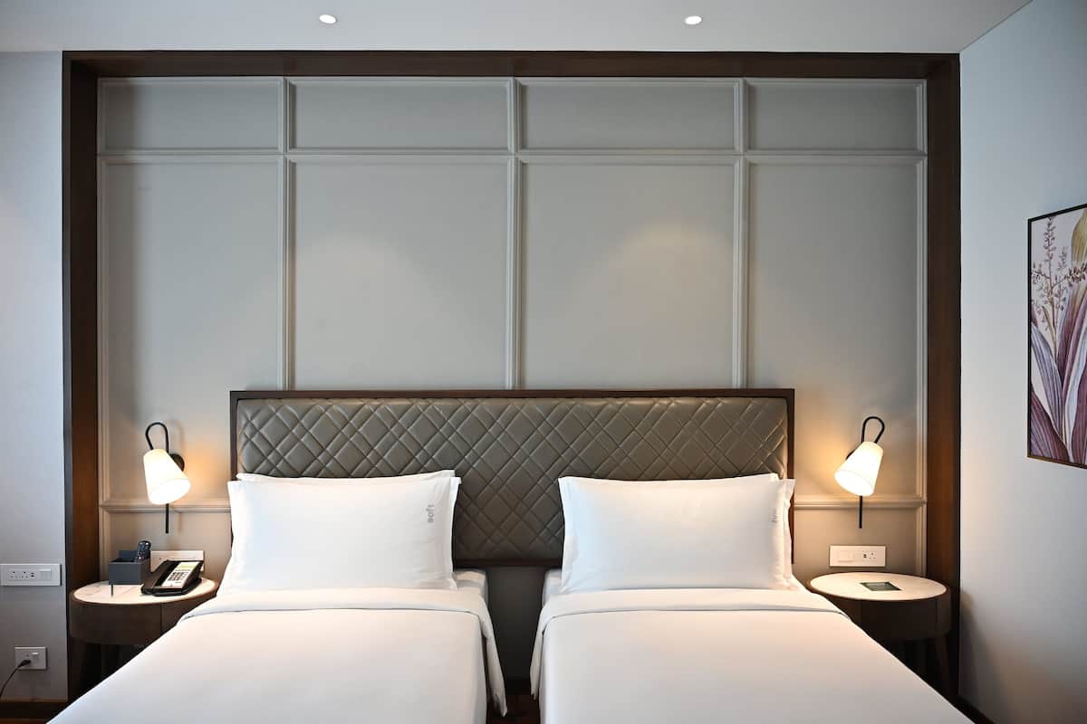 Premium Room | 1 bedroom, in-room safe, laptop workspace, blackout drapes