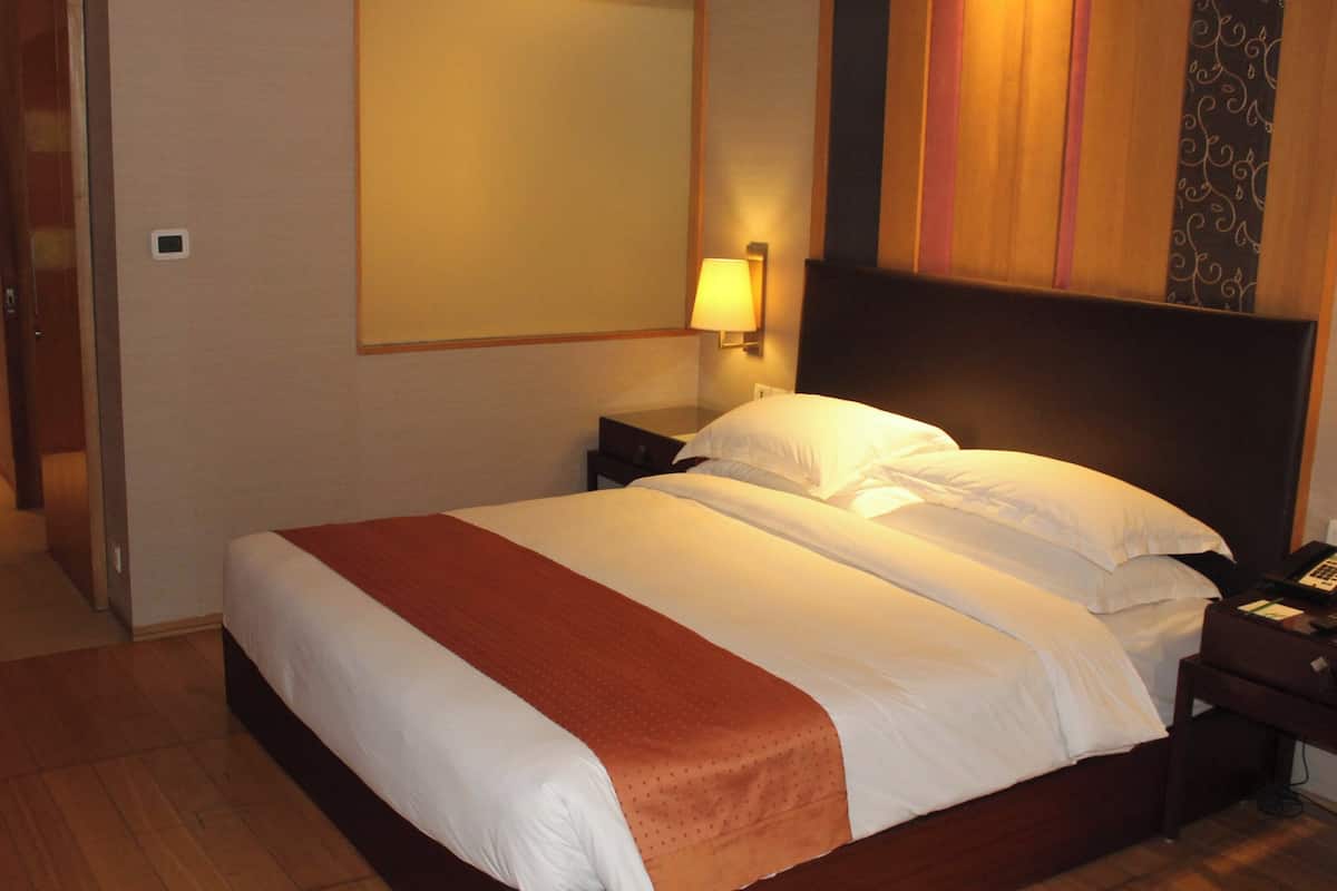 1 bedroom, minibar, in-room safe, desk