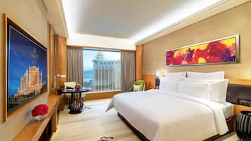 Free minibar, in-room safe, desk, soundproofing