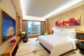 Free minibar, in-room safe, desk, soundproofing - Galaxy Hotel (Cotai)