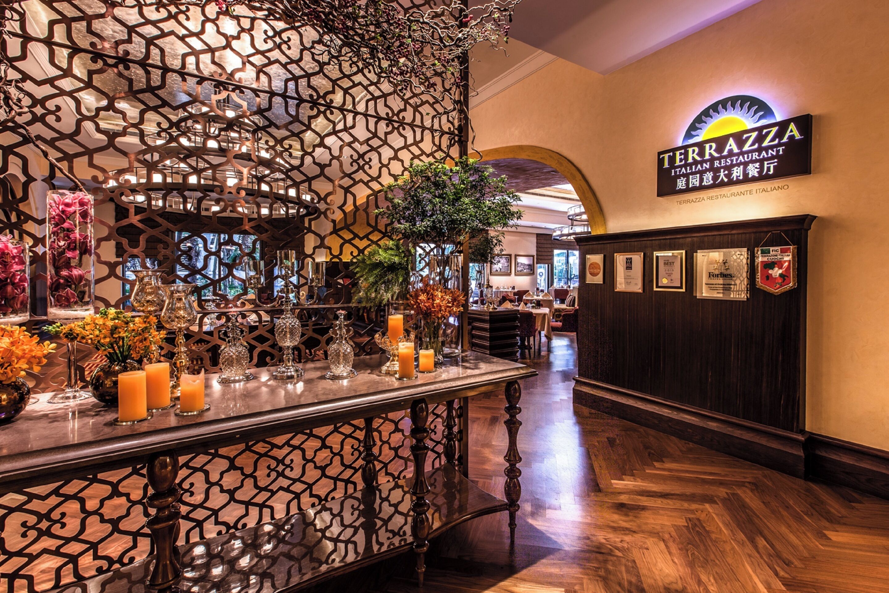 20 restaurants, lunch served