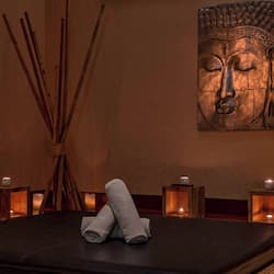 Couples treatment rooms, sauna, hot tub, steam room, hot springs