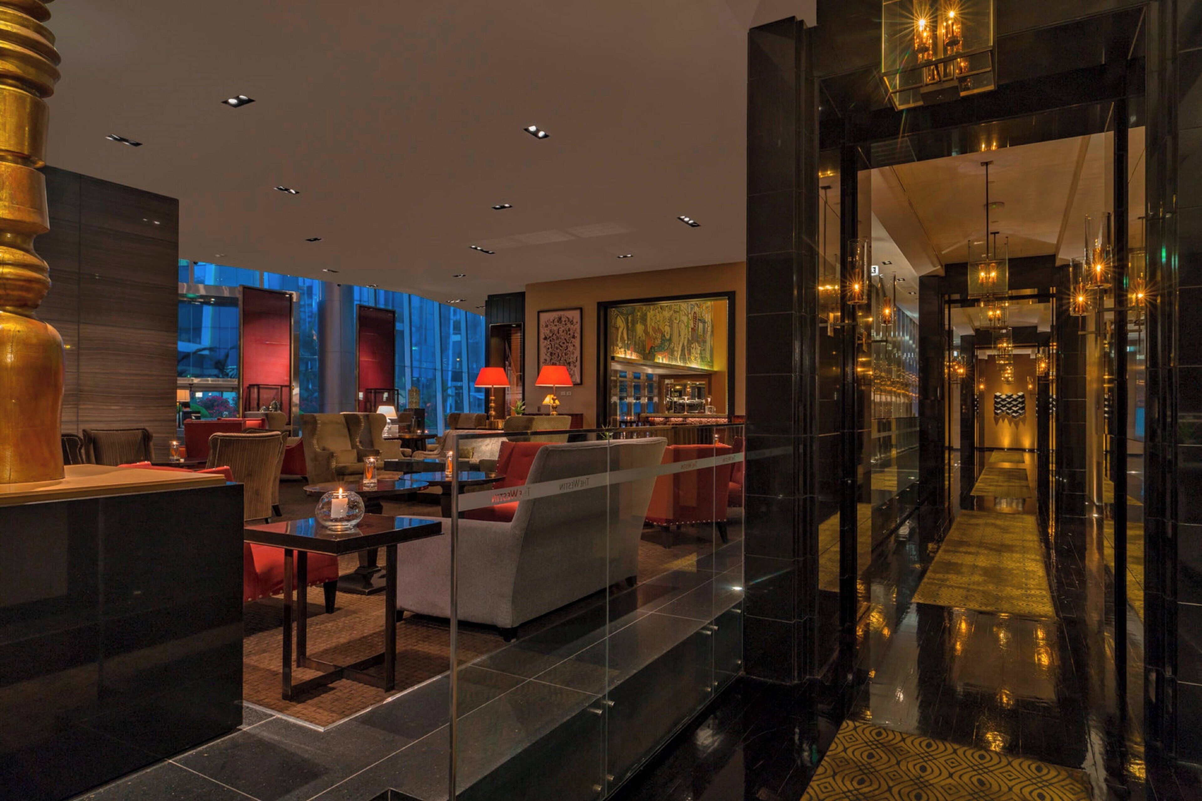 2 bars/lounges, cocktail bar