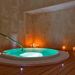 Couples treatment room(s), sauna, hot tub, steam room