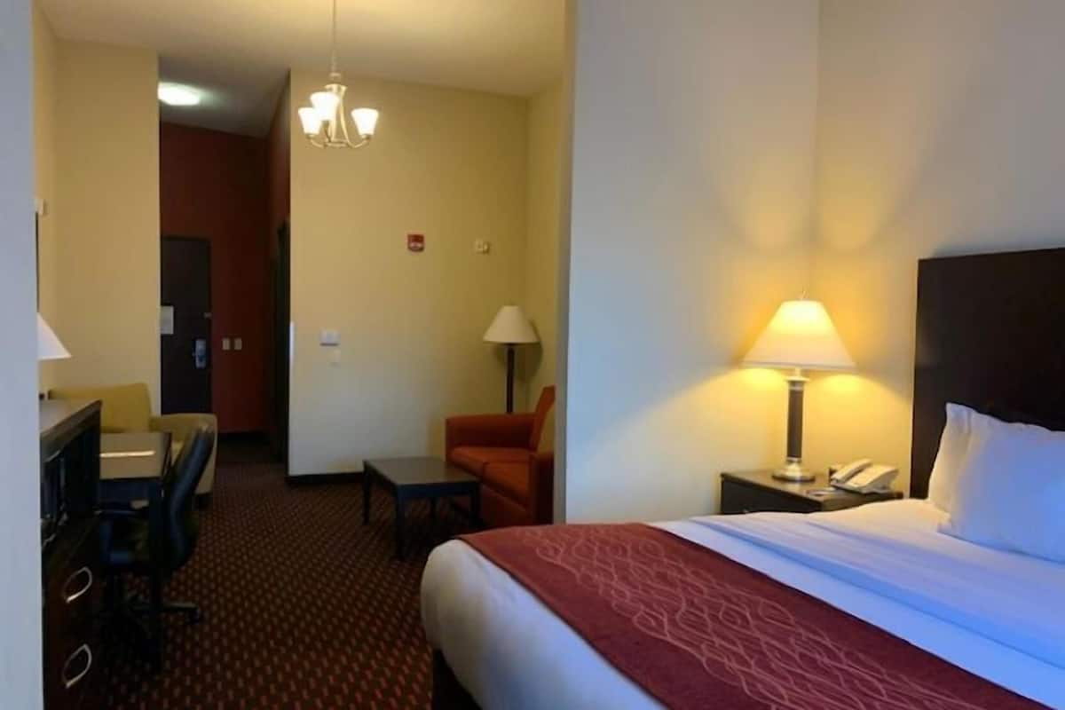 In-room safe, desk, laptop workspace, iron/ironing board