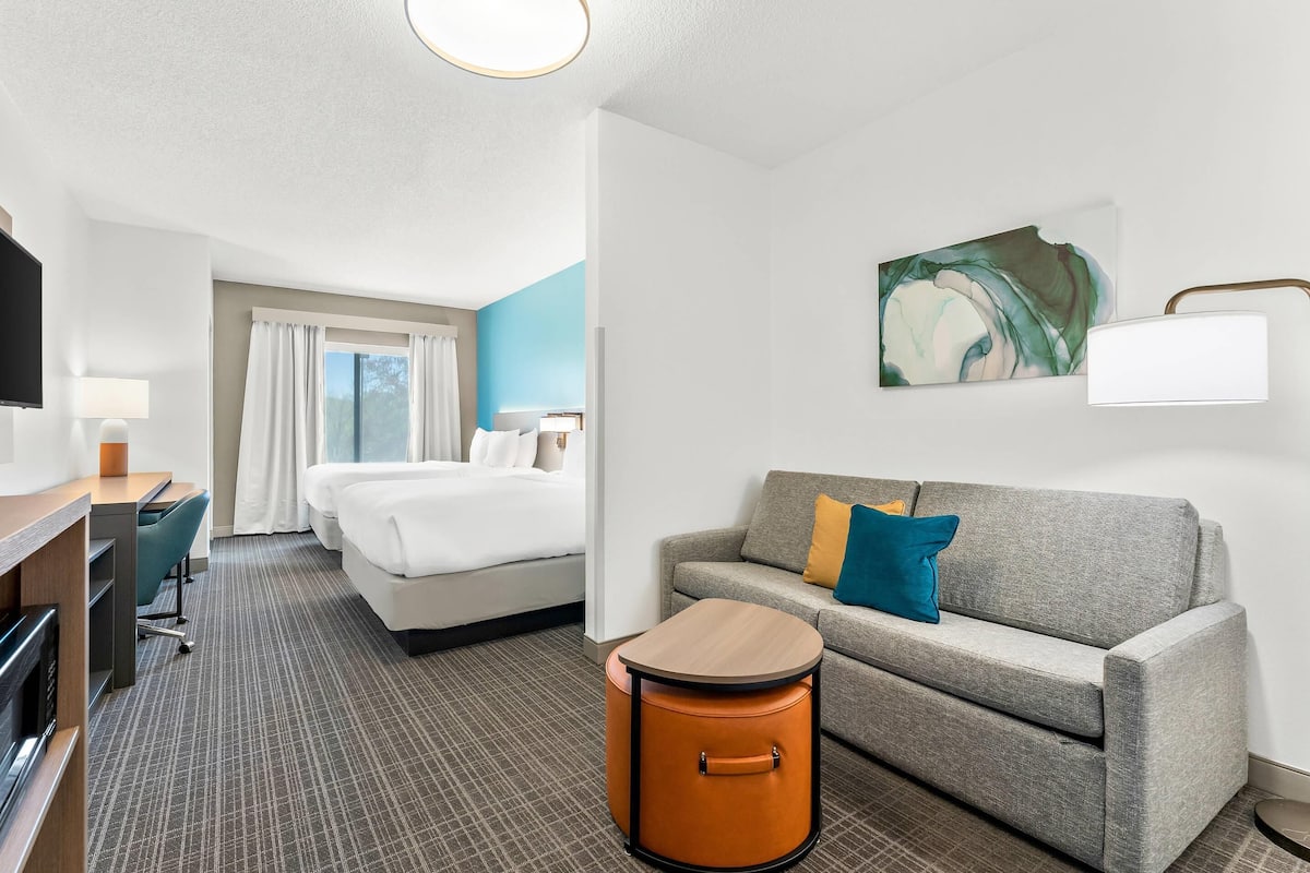 Single Room, Non Smoking | In-room safe, desk, laptop workspace, iron/ironing board