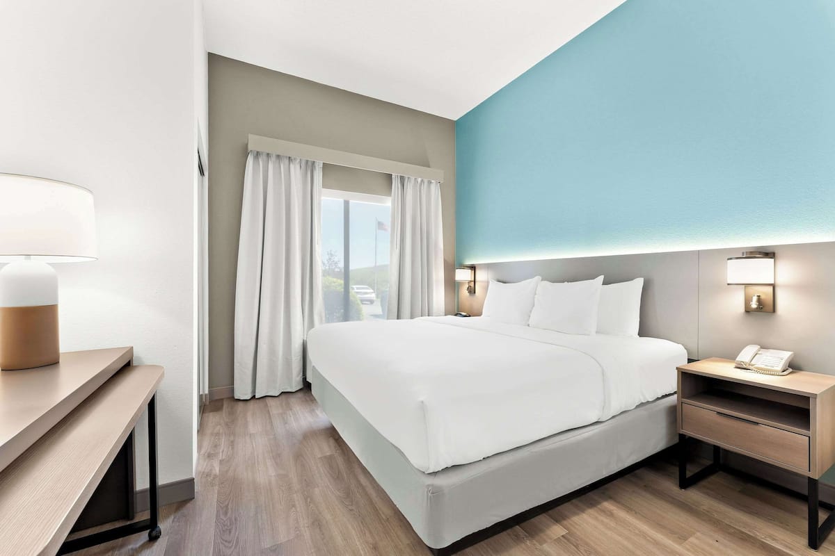 Suite, 1 King Bed with Sofa bed, Non Smoking, Hot Tub