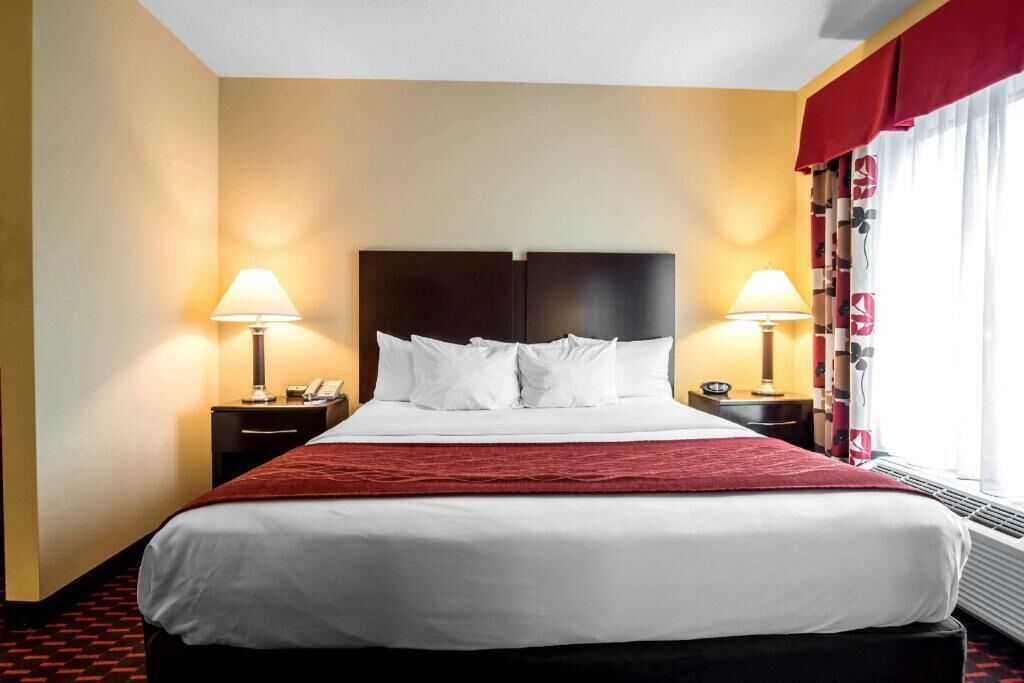 In-room safe, desk, laptop workspace, iron/ironing board
