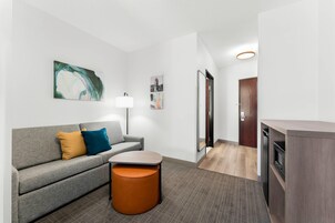 Habitación individual, no fumadores | Caja fuerte, escritorio, espacio para trabajar con un portátil