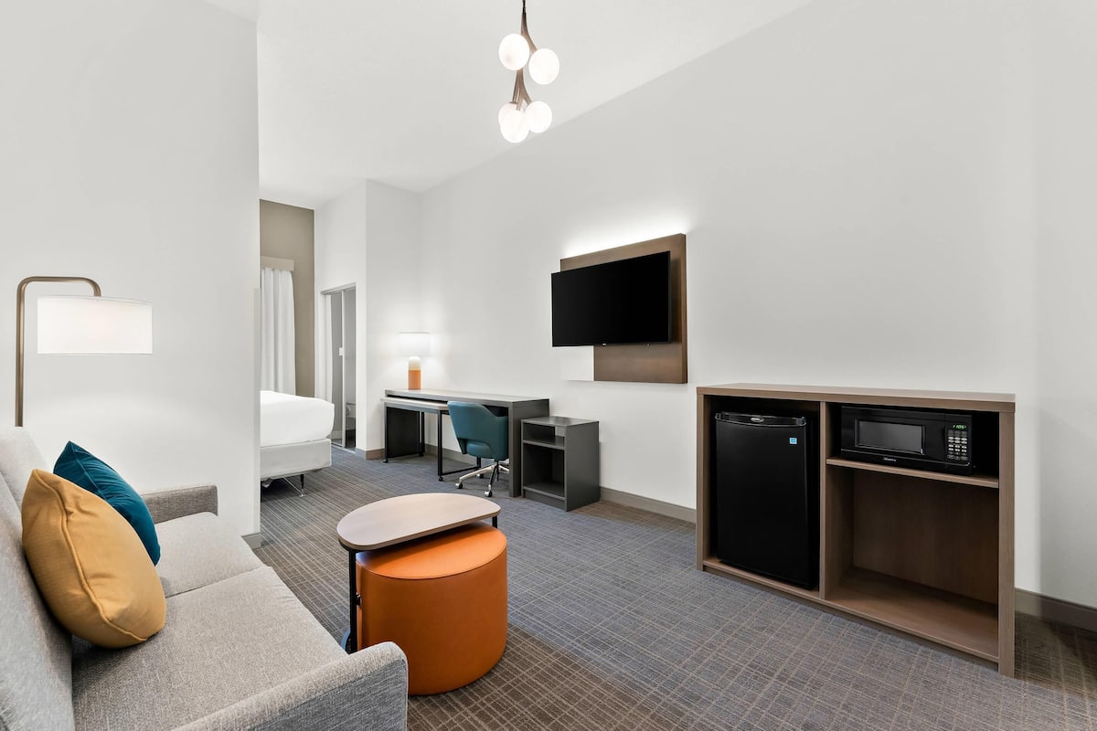 Suite, 1 King Bed, Accessible, Non Smoking (Roll In Shower) | In-room safe, desk, laptop workspace, iron/ironing board