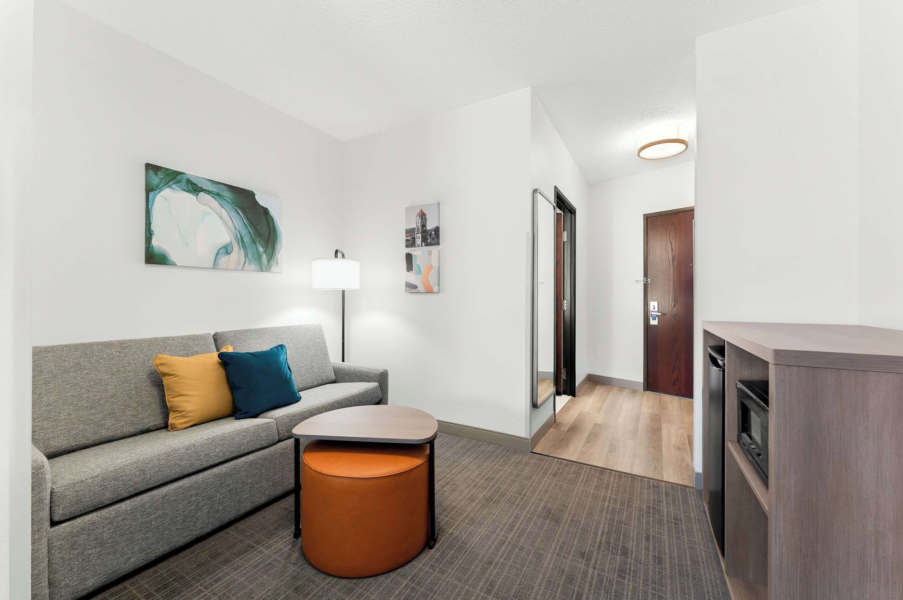 Single Room, Non Smoking | In-room safe, desk, laptop workspace, iron/ironing board