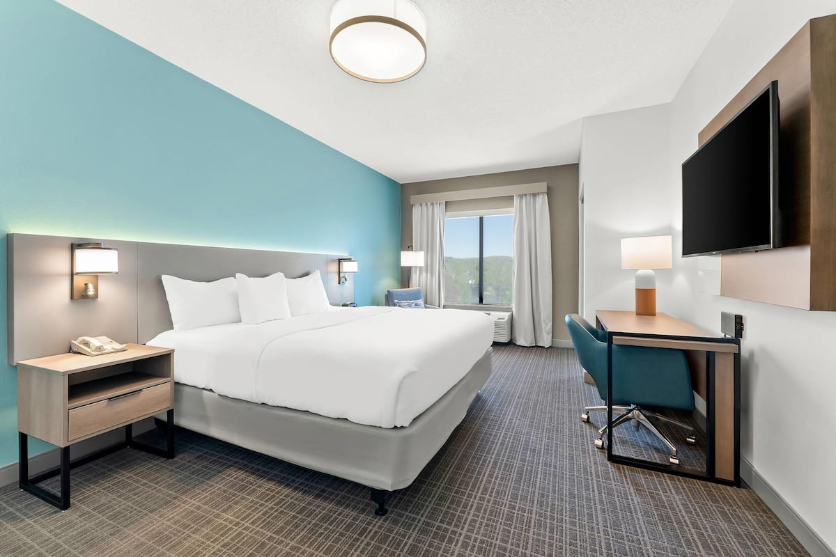 Room, 1 King Bed, Accessible, Non Smoking | In-room safe, desk, laptop workspace, iron/ironing board