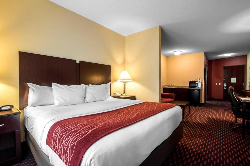 In-room safe, desk, laptop workspace, iron/ironing board