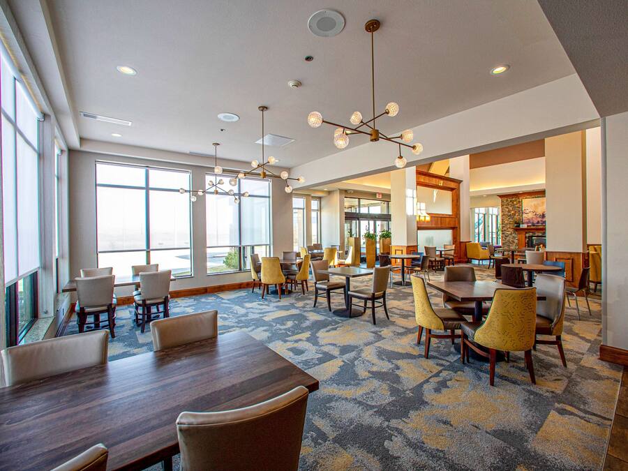 Frokost og middag serveres