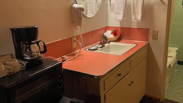 標準客房, 1 張特大雙人床及 1 張梳化床 | 浴室 | 免費梳洗用品、風筒、提供毛巾