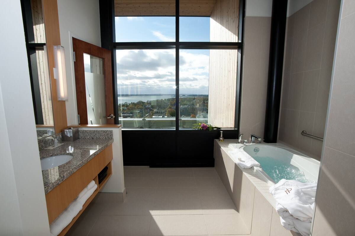 1 bedroom, premium bedding, down duvets, pillow-top beds