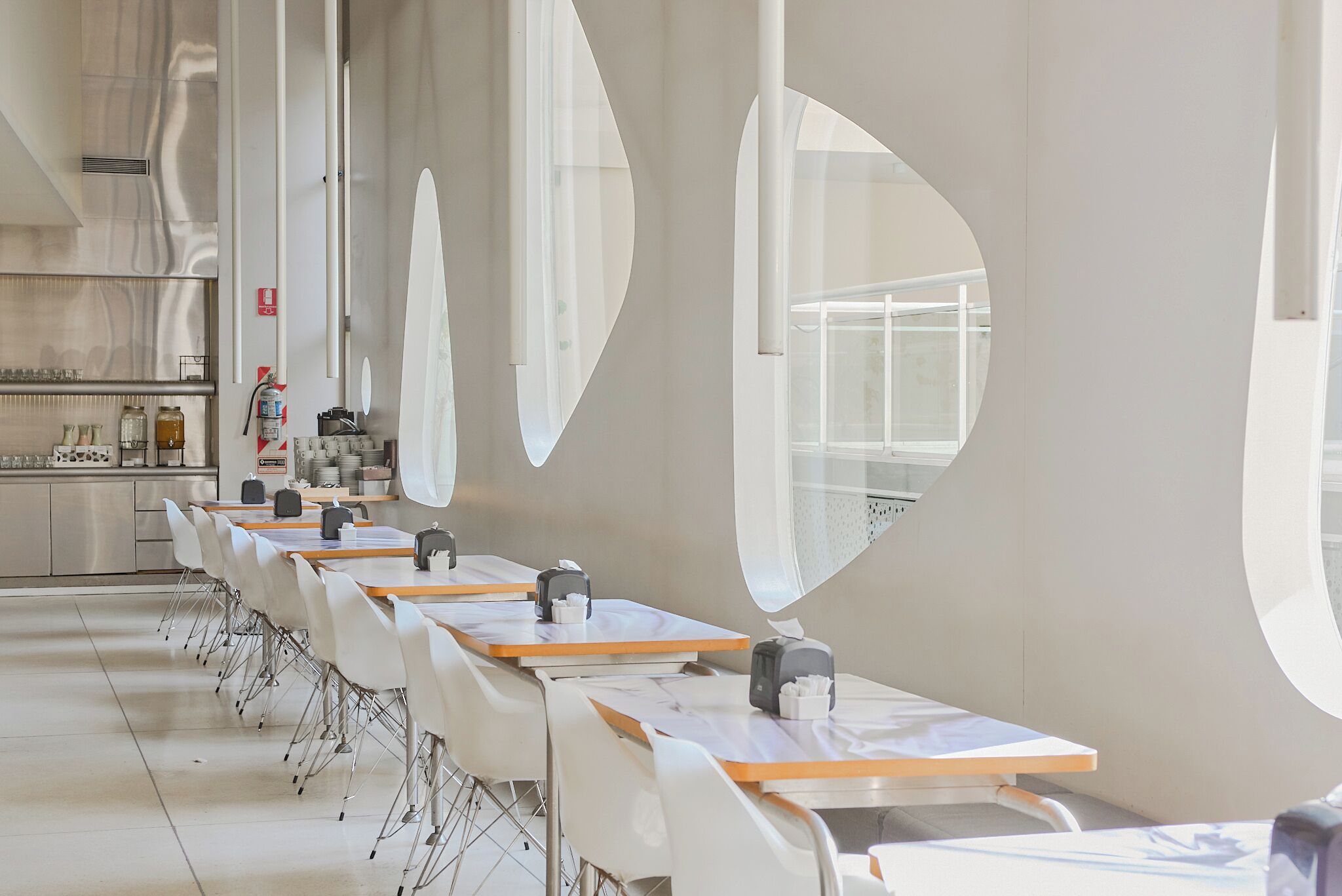 含每日吃到 飽早餐