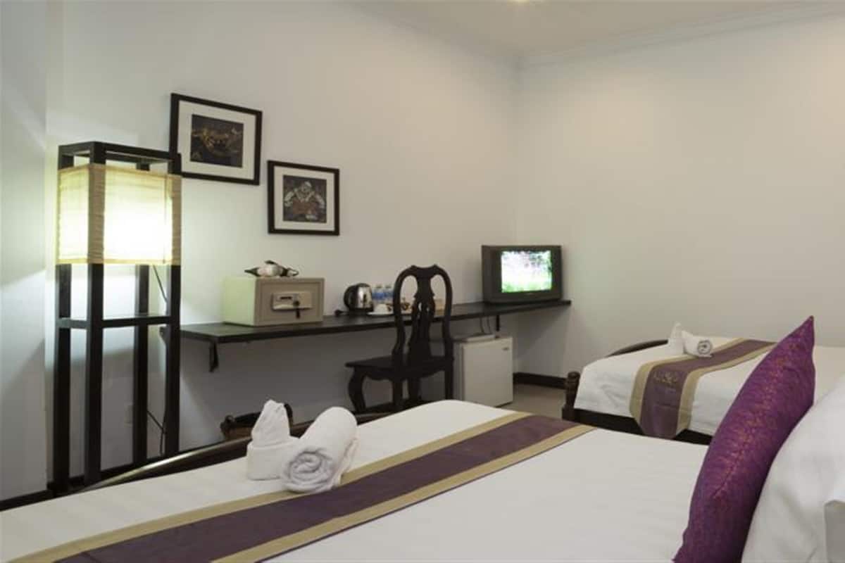 Superior Twin Room, 2 Single Beds, Garden View | 1 bedroom, minibar, in-room safe, desk