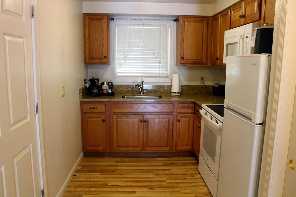 1 bedroom, individually decorated, individually furnished