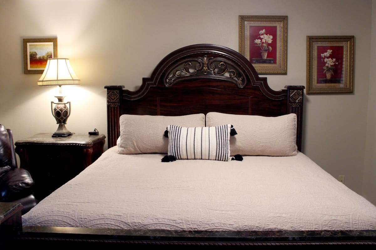 1 bedroom, individually decorated, individually furnished