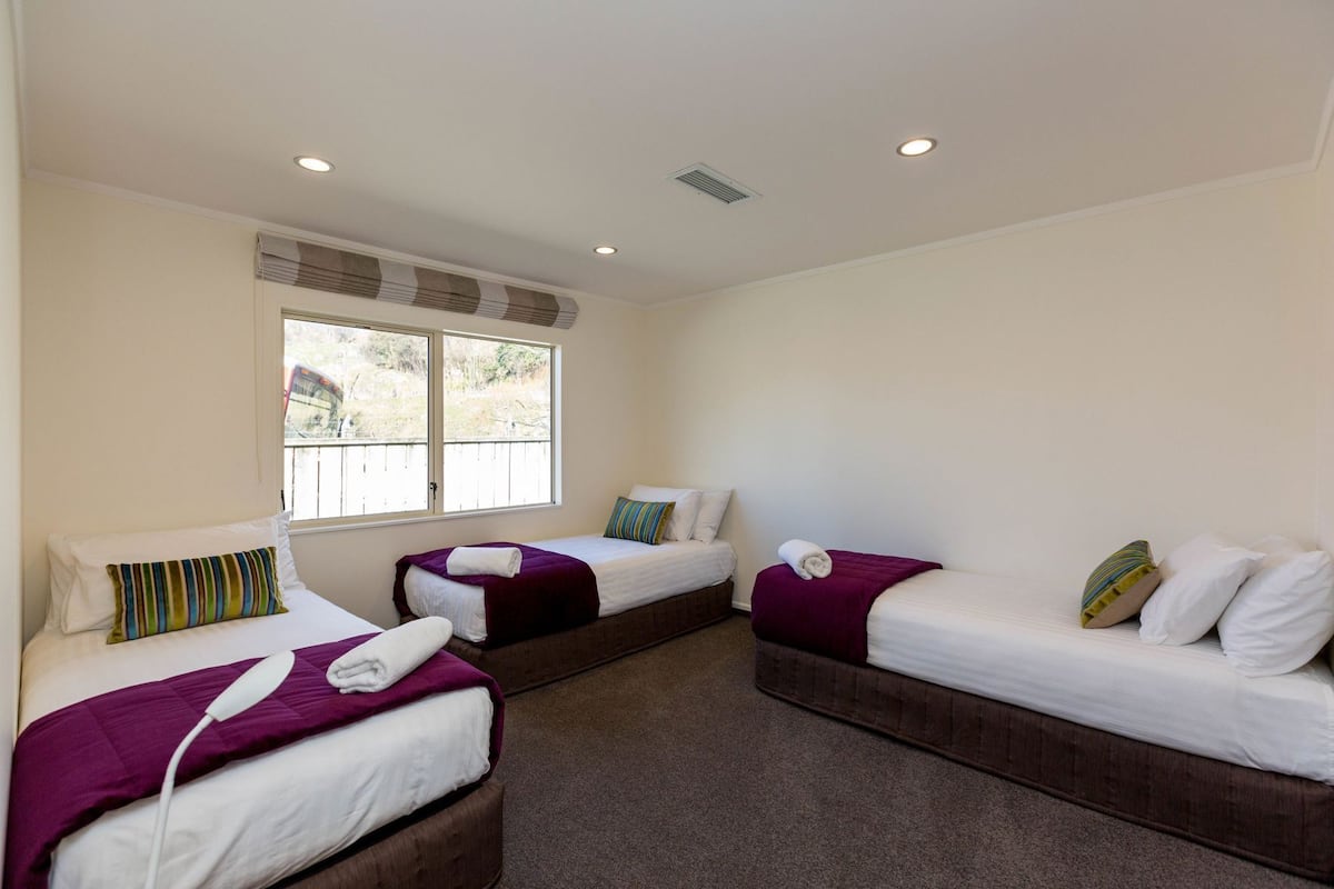 Premium bedding, Select Comfort beds, desk, soundproofing