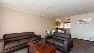 Suite, 2 Bedrooms | Living area | 21-inch TV with satellite channels