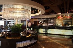 2 間餐廳；供應早餐