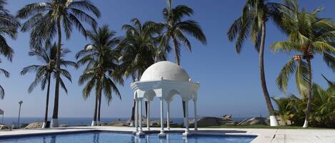 Kolam renang outdoor
