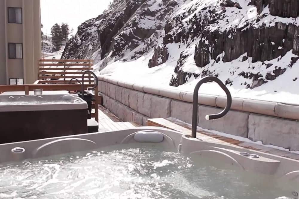 Blackstone Lodge & Suites